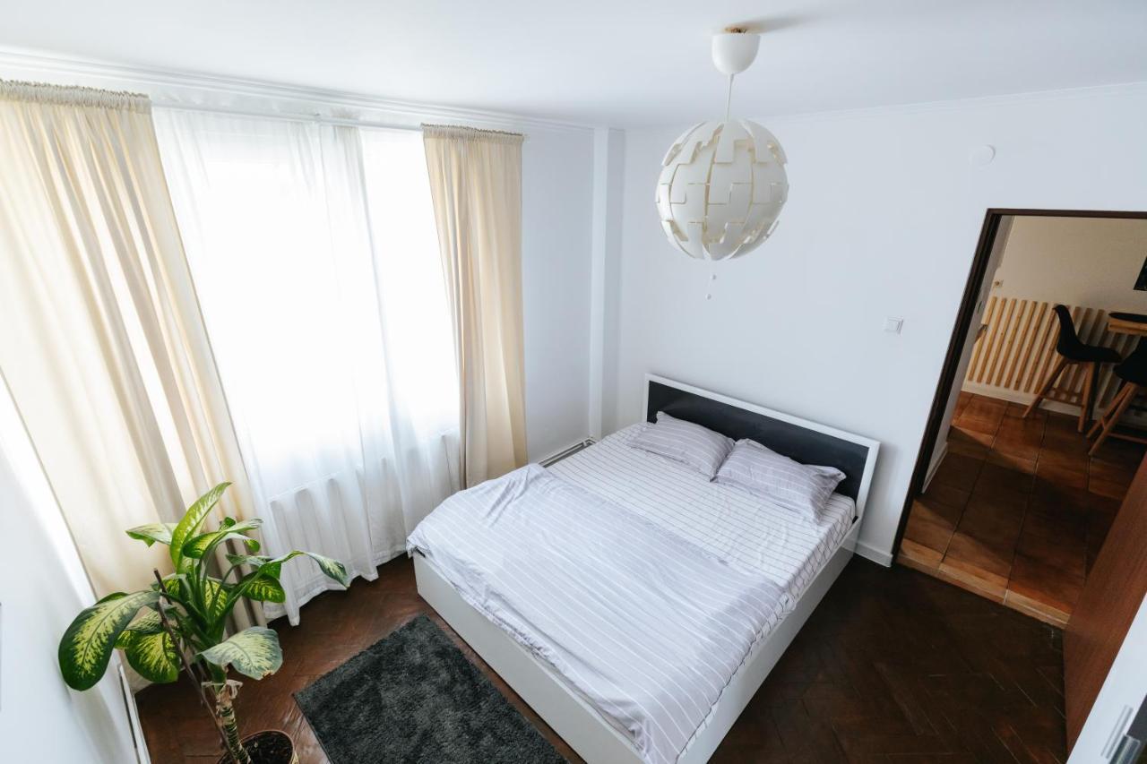 Zaza Apartament - Central Area, With Balcony Тиргу-Жіу Екстер'єр фото